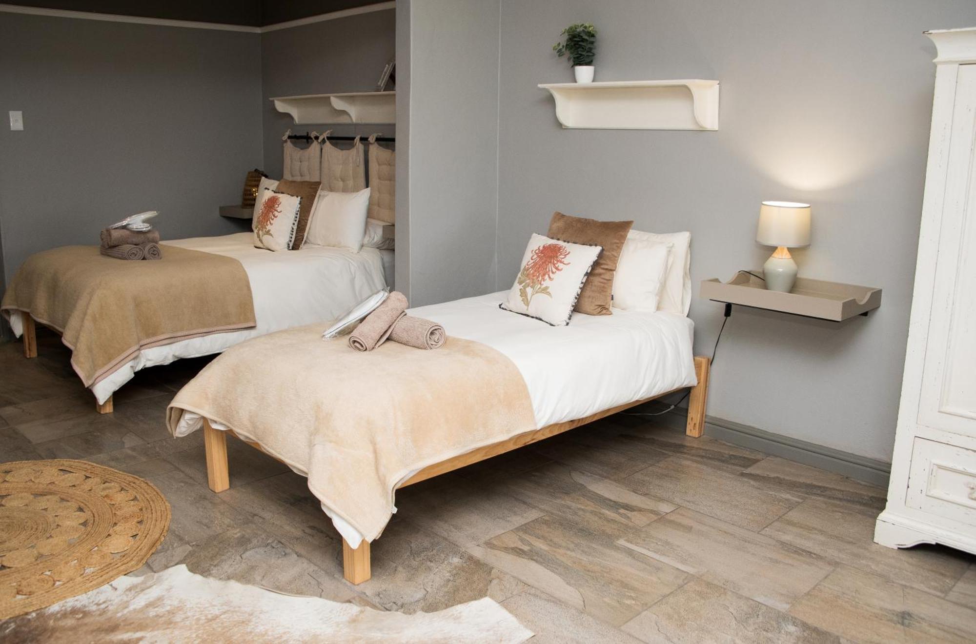 Desert Wind Private Guest And Game Farm Монтегю Экстерьер фото